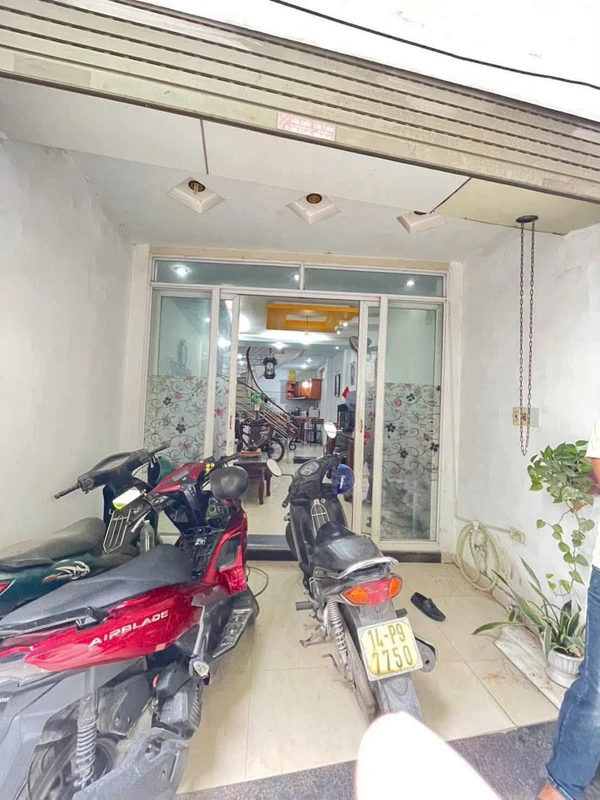 Bán nhà 4 tầng 45m2 ngõ thông phố Miếu Hai Xã, Chợ Cột Đèn, Dư Hàng giá 3 tỷ