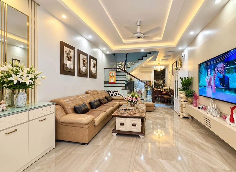 Bán nhà mặt tiền Quận 4, 100m2, 3 phòng ngủ, 6 tỷ aura