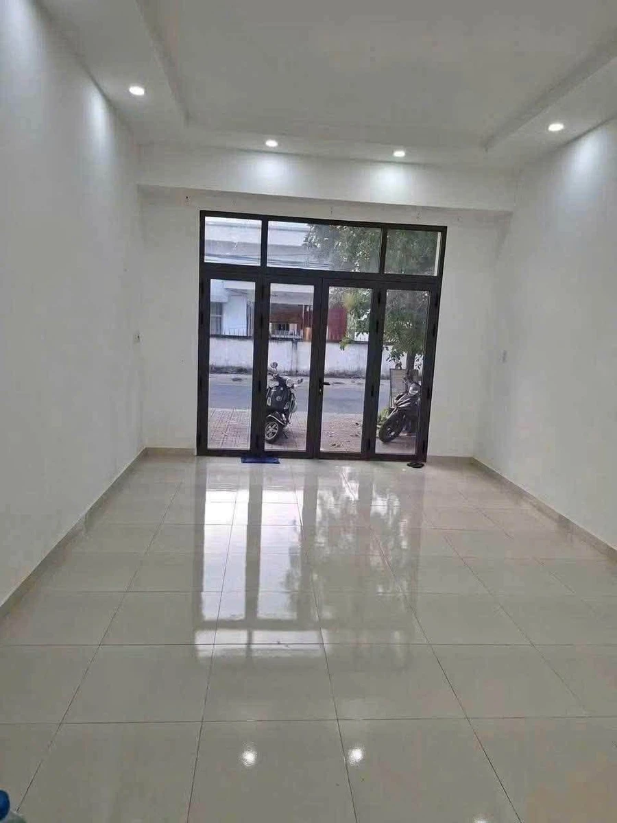 Cho thuê nhà 1 trệt 2 lầu 220m2, 4 phòng ngủ, 9 triệu/tháng tại KDC Phương Nam, Bến Tre - Ảnh thu nhỏ 2