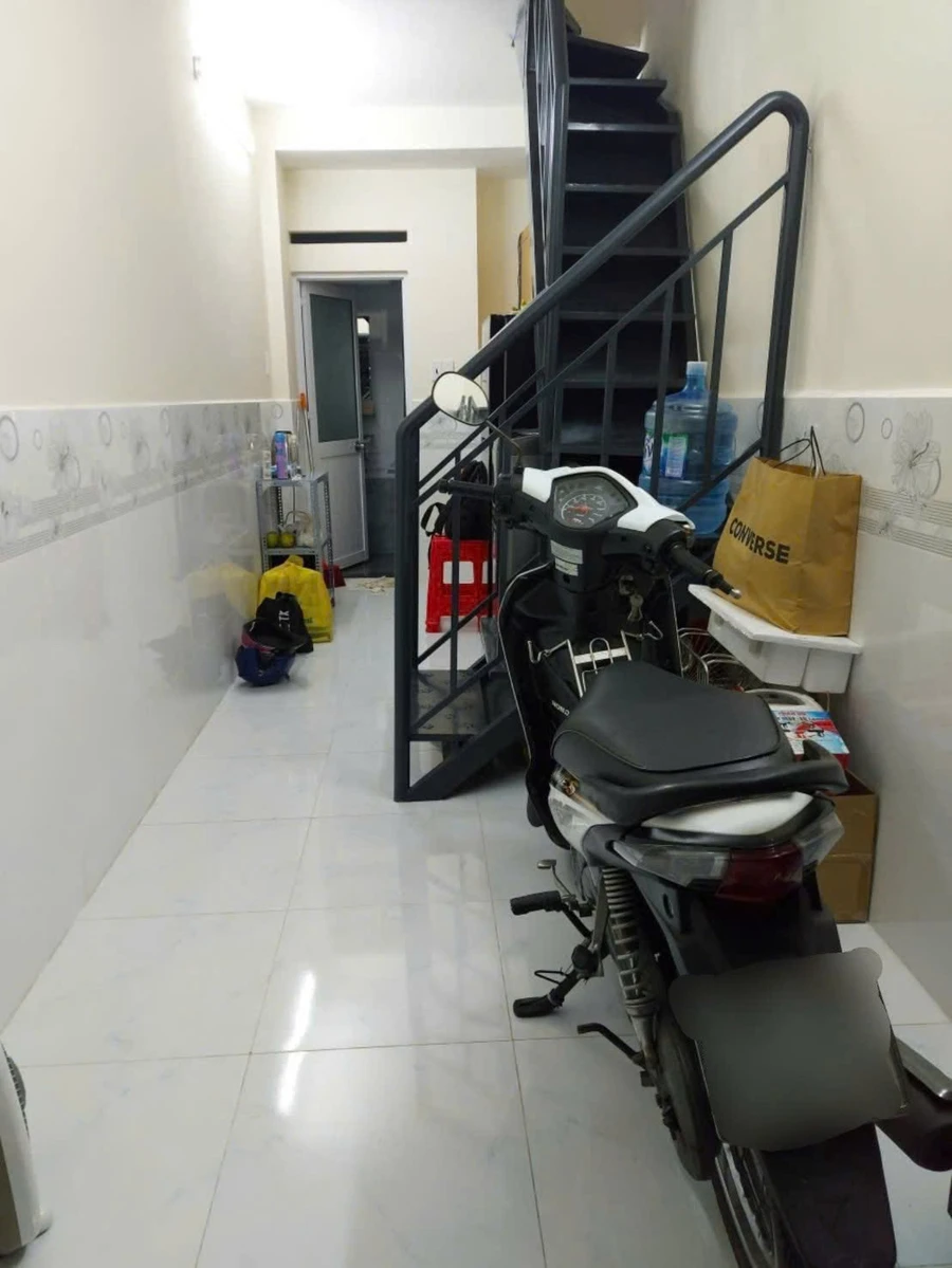 Bán nhà hẻm Lạc Long Quân, Phường 5, Quận 11, 2,2x7,5m, trệt lầu, giá 2,5 tỷ - Ảnh thu nhỏ 2