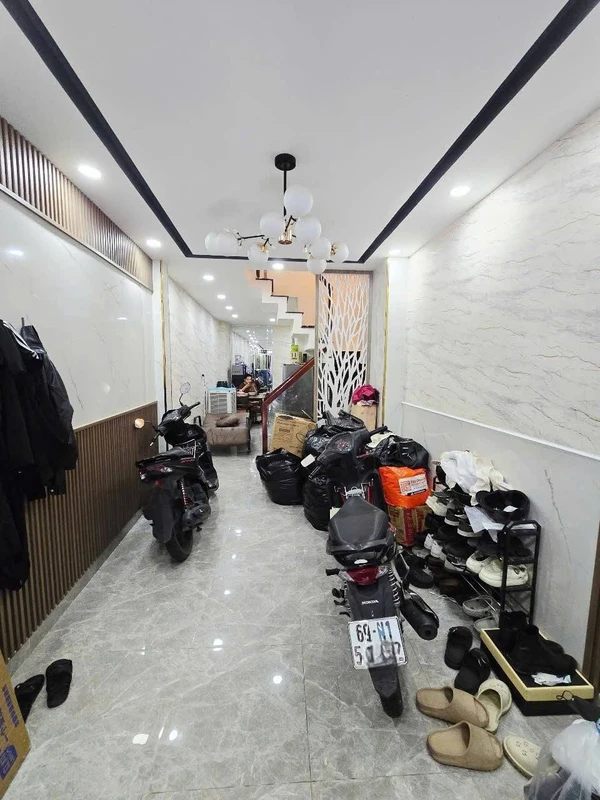 Bán nhà 3 tầng 27m² 4PN 4WC Cao Đạt Quận 5