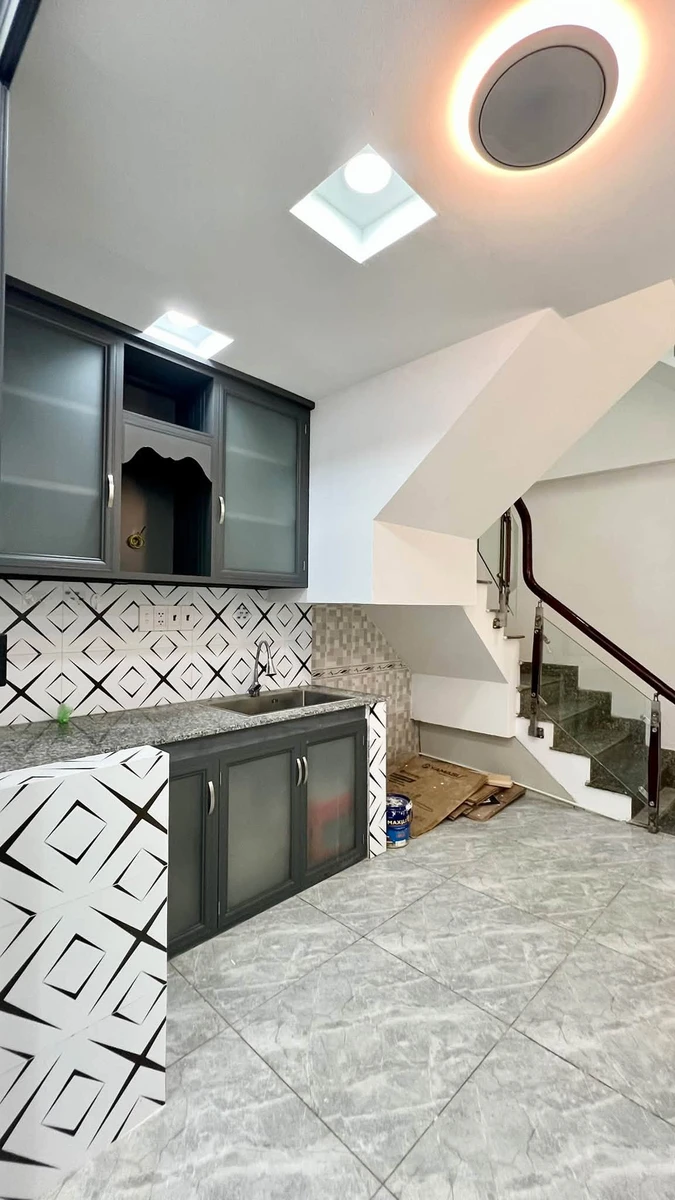 Bán nhà 4 tầng 105m² Quận 4 giá 5 tỷ 290 triệu - Ảnh thu nhỏ 3