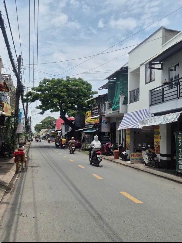 Bán đất 17x100m, 2 mặt tiền, Becamex, 600tr/m ngang 7ty350trieu