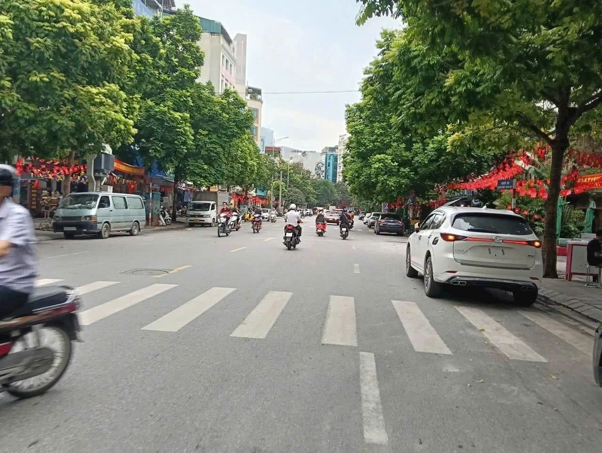 Bán nhà 4 tầng mặt tiền Trần Suyền, Đắk Lắk, 255.5m² - Ảnh 1
