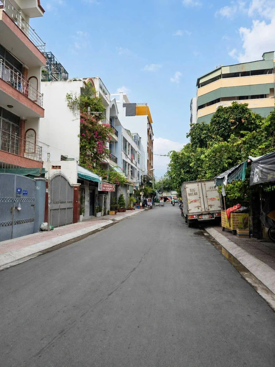 Bán nhà cấp 4 hẻm xe hơi 12m Bùi Đình Túy, 133m2, gần ngã tư Hàng Xanh, Bình Thạnh - Ảnh 1