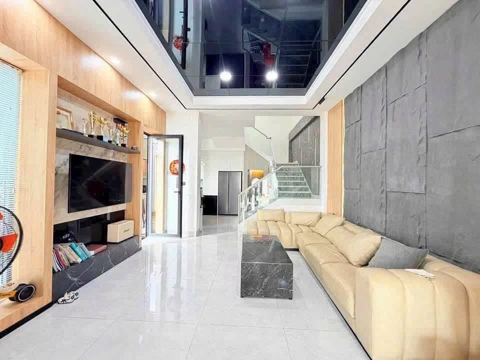 Bán nhà 2 tầng hẻm Hoàng Thế Thiện, Phường Tân Lợi, Buôn Ma Thuột, 7x14,7m giá 5,5 tỷ - Ảnh thu nhỏ 2