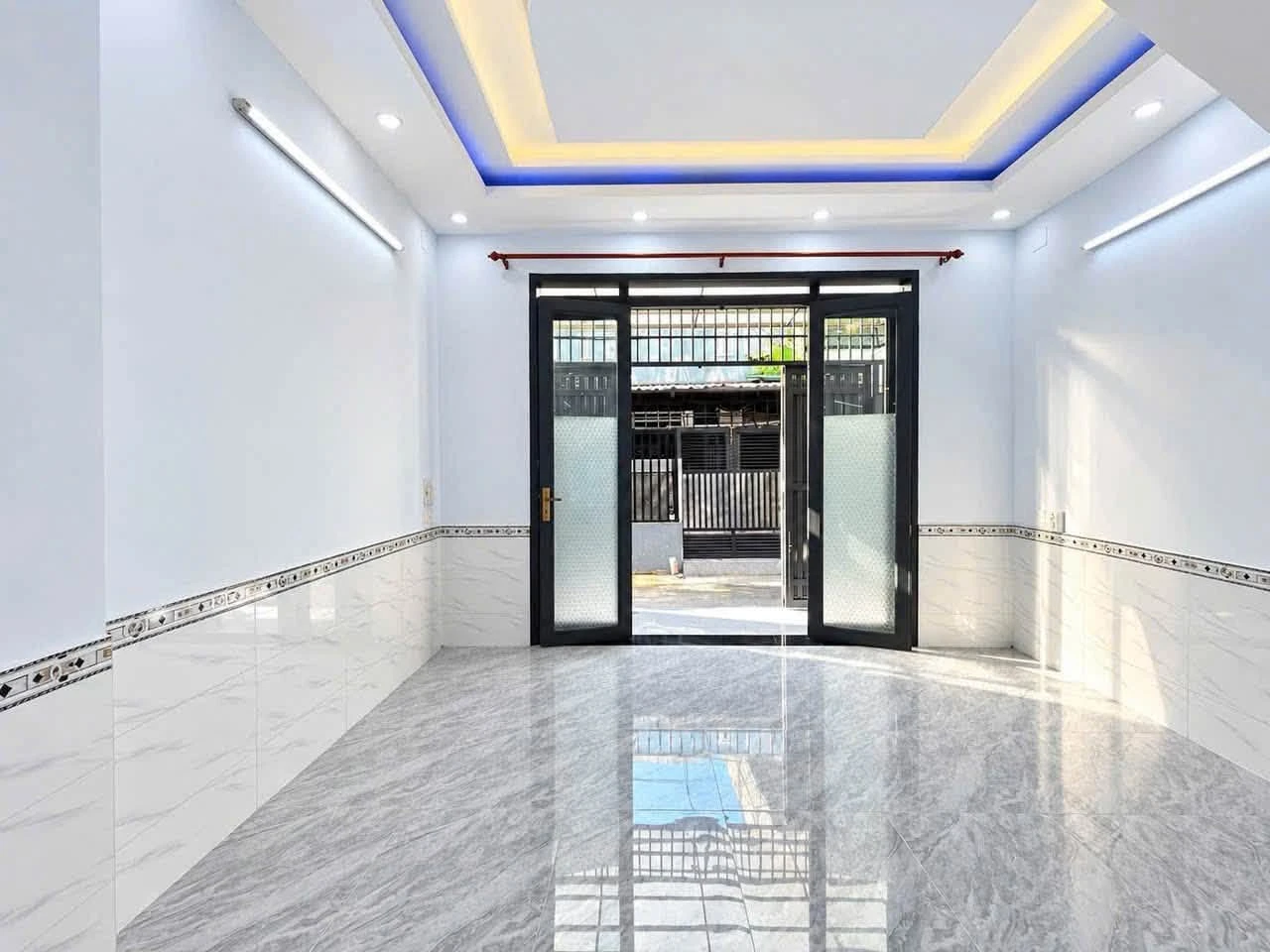 Bán nhà 3PN sổ hồng 48m² An Phú Đông, giá 3.85 tỷ - Ảnh 1