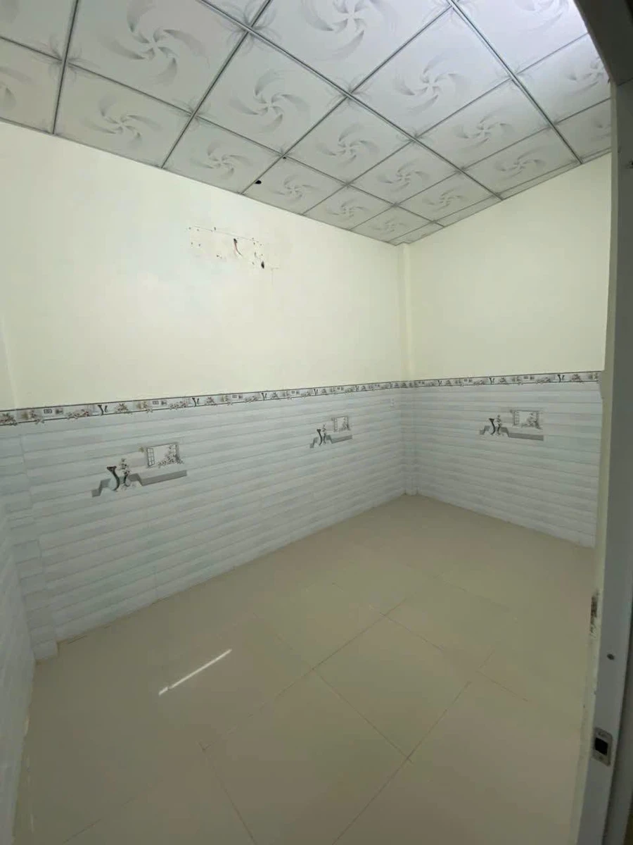 Cho thuê nhà hẻm 5x23m, 2 phòng, Rạch Giá 4 triệu/tháng - Ảnh thu nhỏ 4