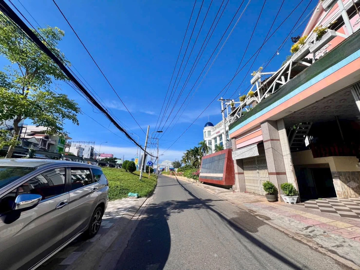 Bán nhà nghỉ 21 phòng mặt tiền Đặng Văn Ngữ, Phan Thiết, diện tích 241,8m2, giá 9,5 tỷ - Ảnh thu nhỏ 2