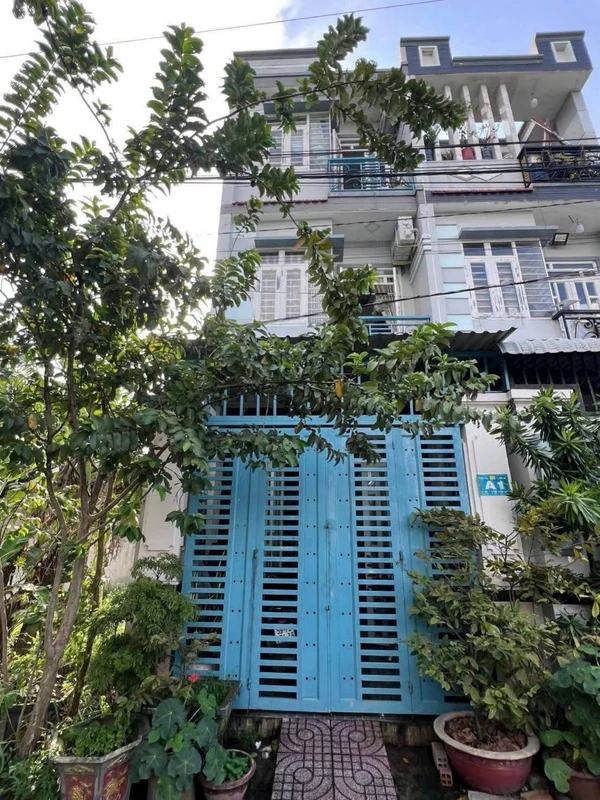 Bán nhà 4x10m, 4PN 3WC mặt tiền đường Đức Hòa Long An 900 triệu