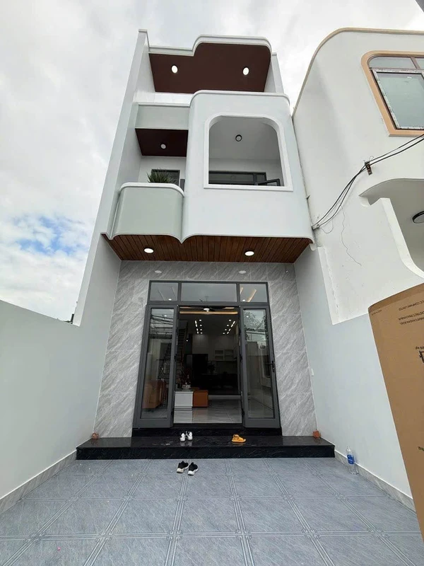 Bán nhà 2 tầng 100m2, 3PN 2WC Trường Chinh Bình Tân