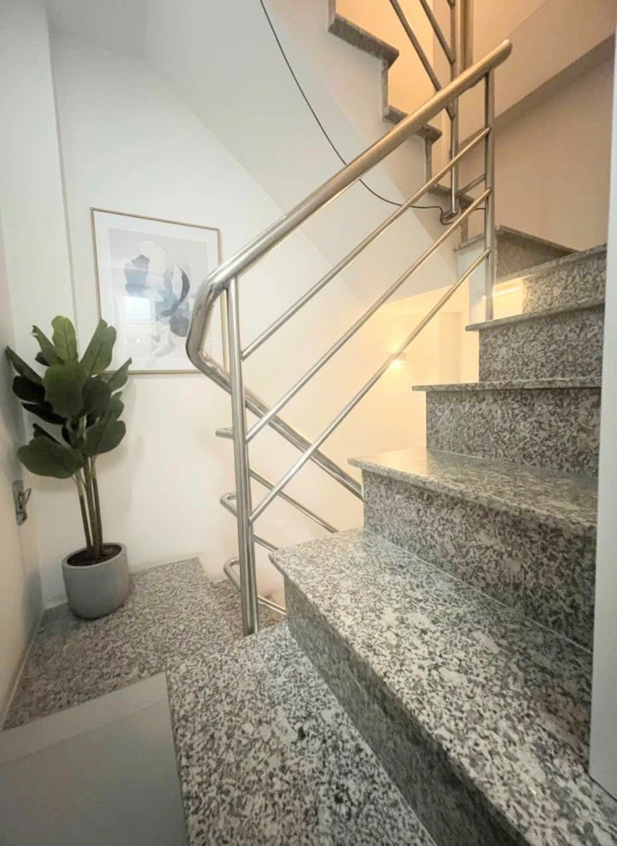 Bán nhà 5 tấm đúc 16,6m2, 3 phòng ngủ, 4 WC, đường Đoàn Văn Bơ, Quận 4 - Ảnh thu nhỏ 3