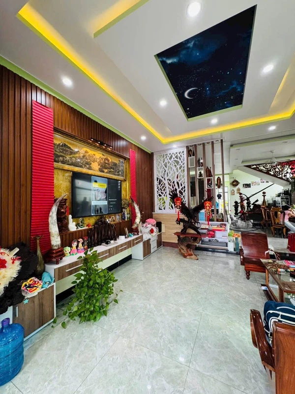 Bán nhà lầu 3 PN, 230m² Phan Thiết, sổ hồng riêng