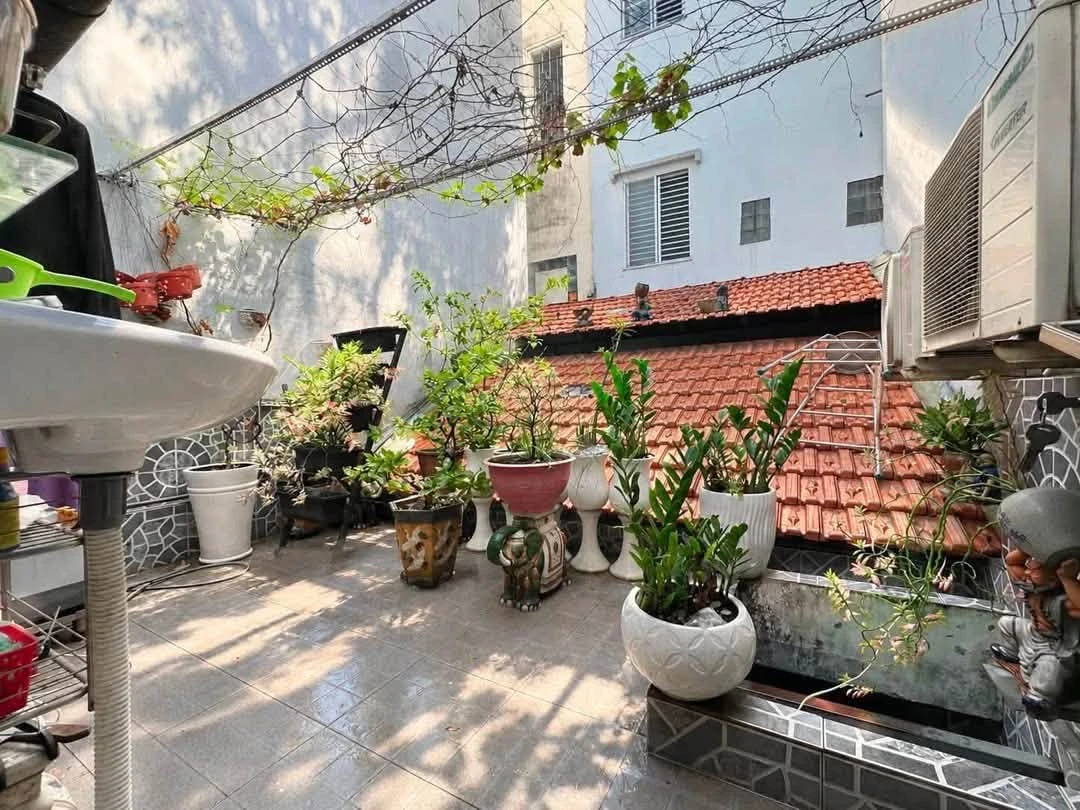 Bán nhà hẻm xe hơi trục Cách Mạng Tháng Tám, Quận 3, 72m2, hơn 12 tỷ - Ảnh thu nhỏ 2