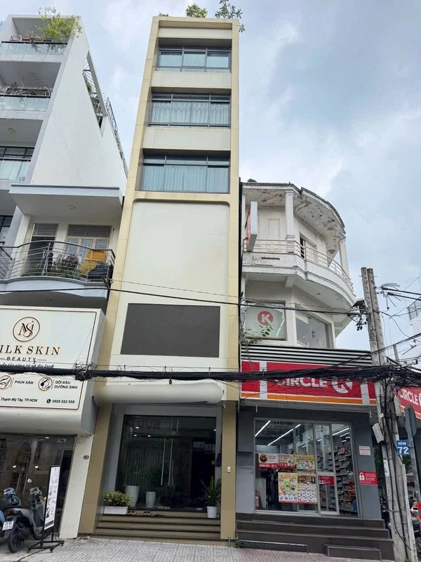 Nhà 3 tầng mặt tiền Hoàng Văn Thụ, Nha Trang - 45,5m² - 13 tỷ 588m2