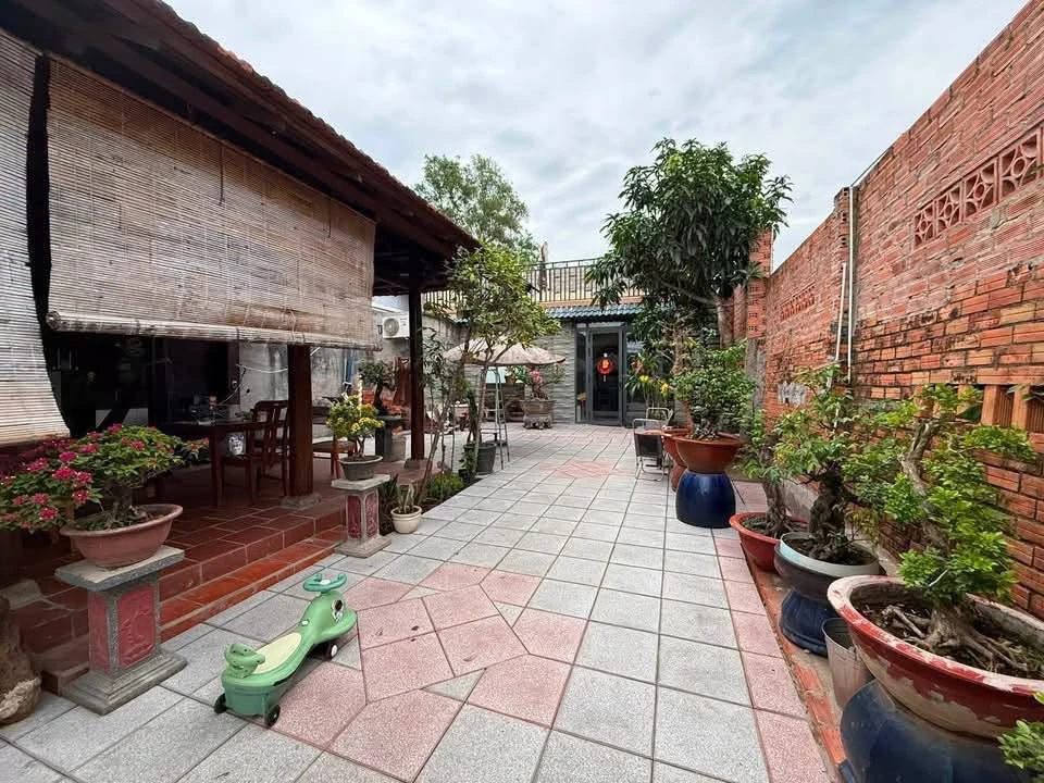Bán nhà mặt tiền Quốc lộ 13 300m2 ở kinh doanh 6 tỷ - Ảnh thu nhỏ 2