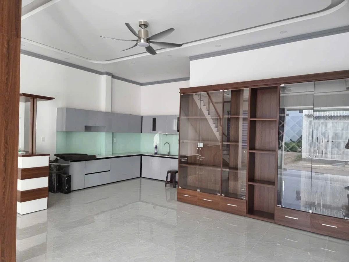Bán nhà 1 mê mới 100%, 4 phòng ngủ, hẻm 111 Nguyễn Tri Phương, Buôn Ma Thuột, giá 4,2 tỷ - Ảnh thu nhỏ 2