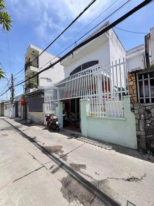 Bán nhà ngang 6m, 73m², đường ô tô gần biển Hòn Chồng, Vĩnh Hải, Nha Trang - 6 tỷ - Ảnh 1