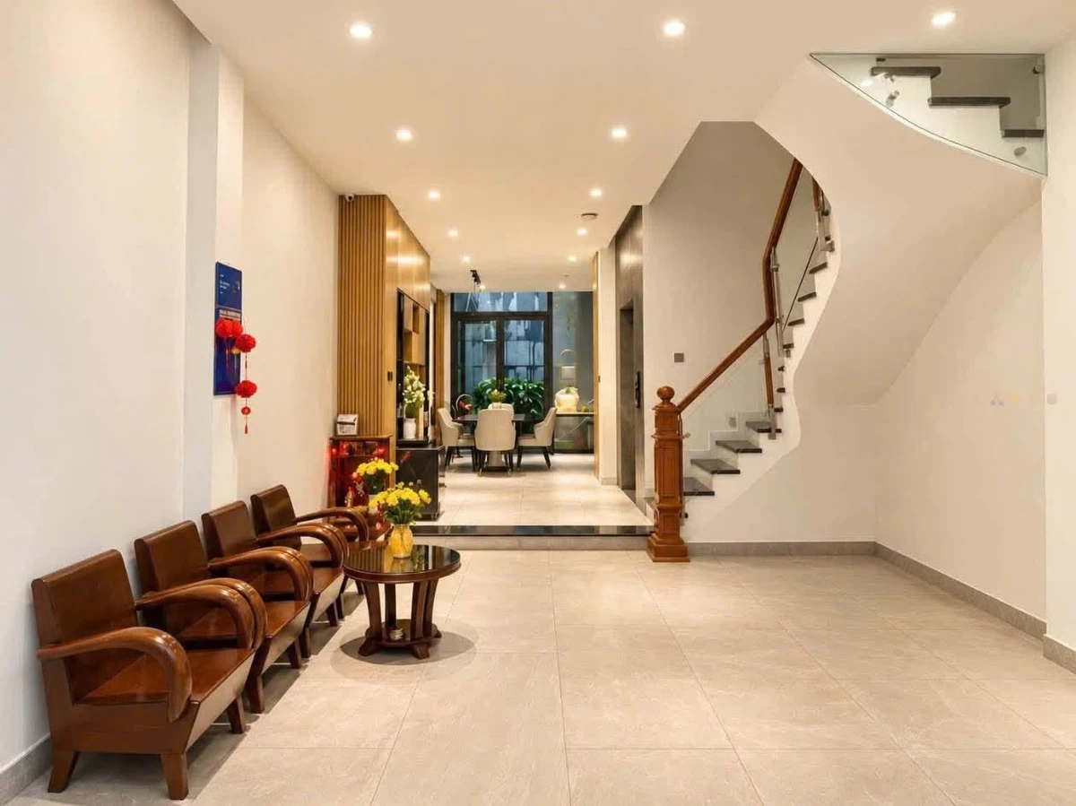 Bán nhà 4 tầng hẻm xe hơi 44m2, 5PN, trung tâm Quận 10, giá 7.x tỷ - Ảnh thu nhỏ 2
