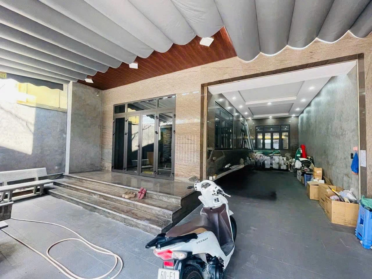 Bán biệt thự hiện đại 200m2, 4 PN tại Tân Phong, 8 tỷ 300 triệu - Ảnh thu nhỏ 2