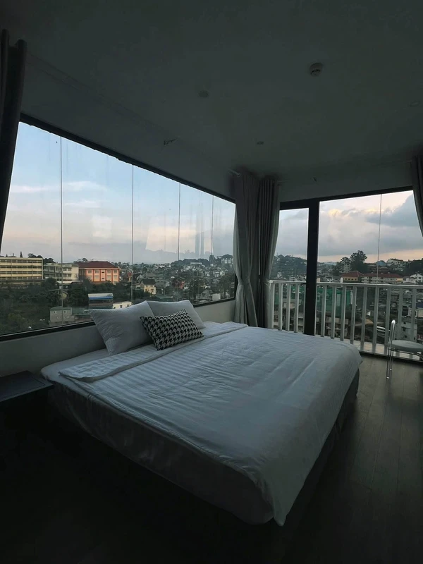 Bán khách sạn 9 phòng hẻm nhựa ô tô đường Trần Phú, Đà Lạt, 139m2