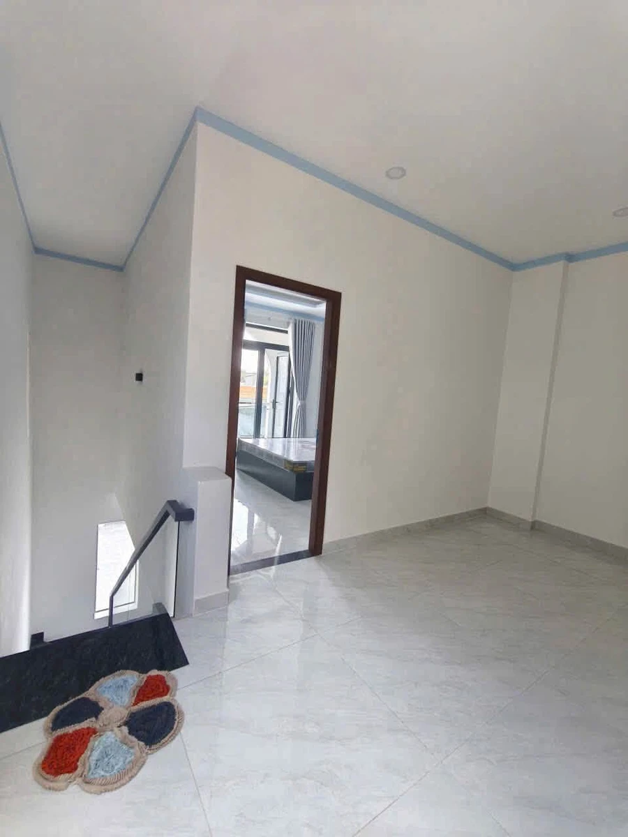 Bán nhà 1 trệt 1 lầu 5x18m, 3PN 2WC, sổ hồng, gần ngã 3 Mỹ Hạnh - Ảnh thu nhỏ 4