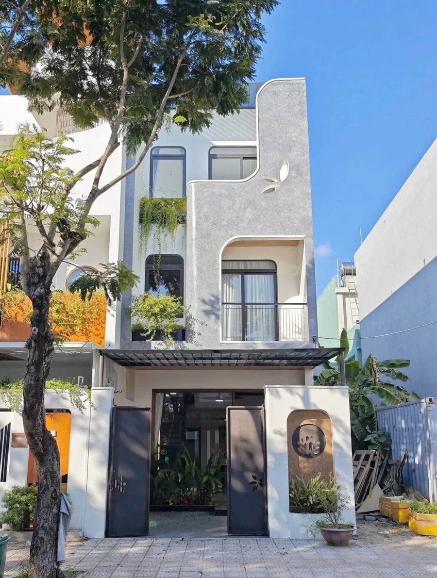 Bán nhà 3 tầng 96m² Nguyễn Sắc Kim Hòa Xuân giá 8,4 tỷ - Ảnh 1