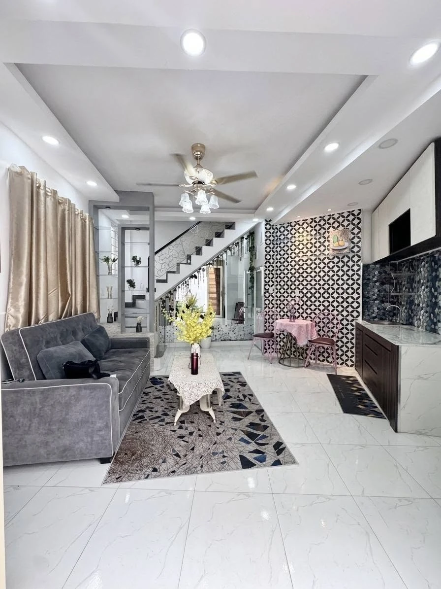Bán nhà 3 tầng 25m² gần Highlands, Tân Bình - Ảnh 1