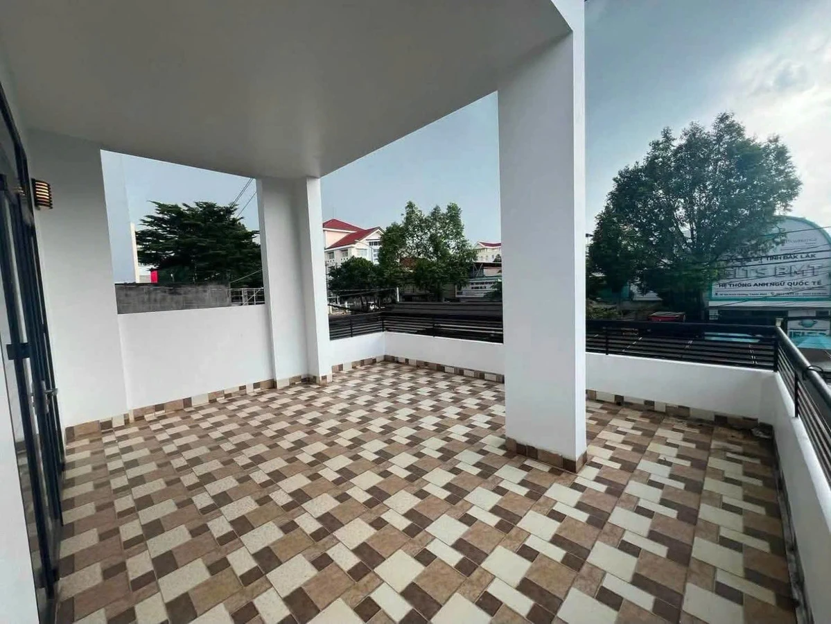Bán villa mặt tiền Mai Xuân Thưởng, Buôn Ma Thuột, 300m² thổ cư, giá 14,5 tỷ - Ảnh thu nhỏ 3