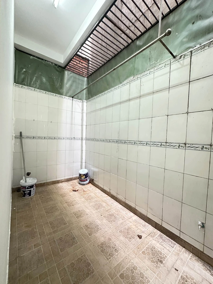 Bán nhà hẻm 8m, 4x16m, 4 phòng, 3 WC tại Bình Tân, 6,5 tỷ - Ảnh thu nhỏ 4