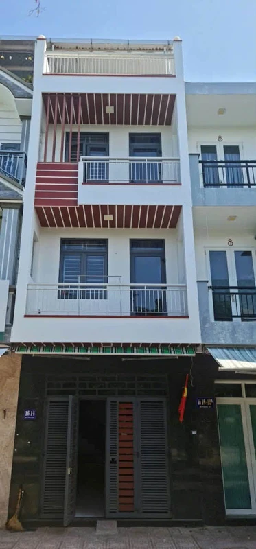 Nhà 3 tầng 60m² đối diện công viên Nha Trang 7,2 tỷ