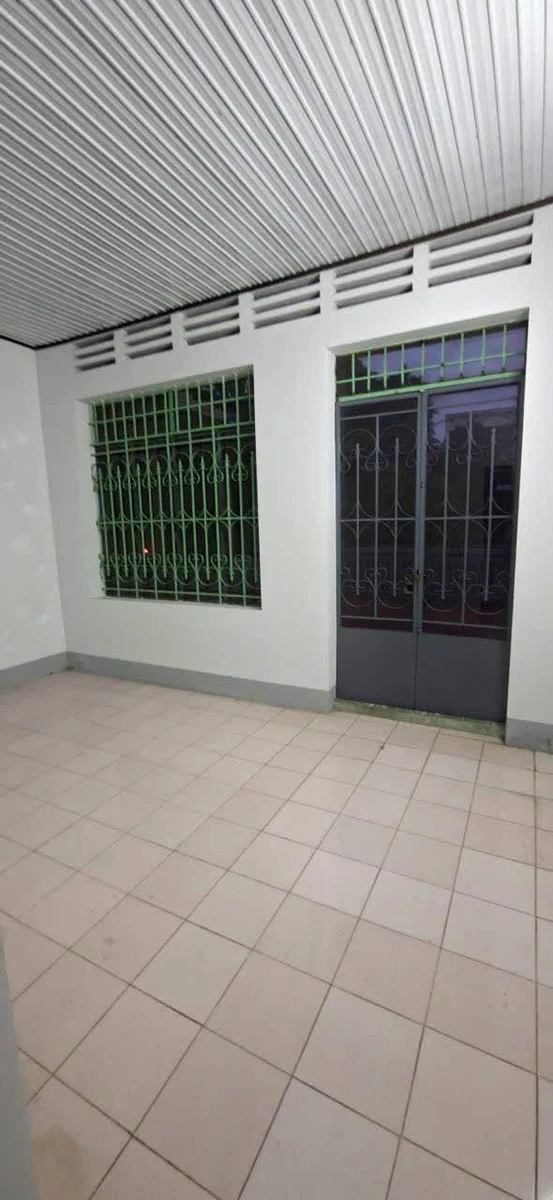 Bán nhà lầu mặt tiền Lê Lợi, Buôn Ma Thuột, 5x26m, 3 PN - Ảnh 1