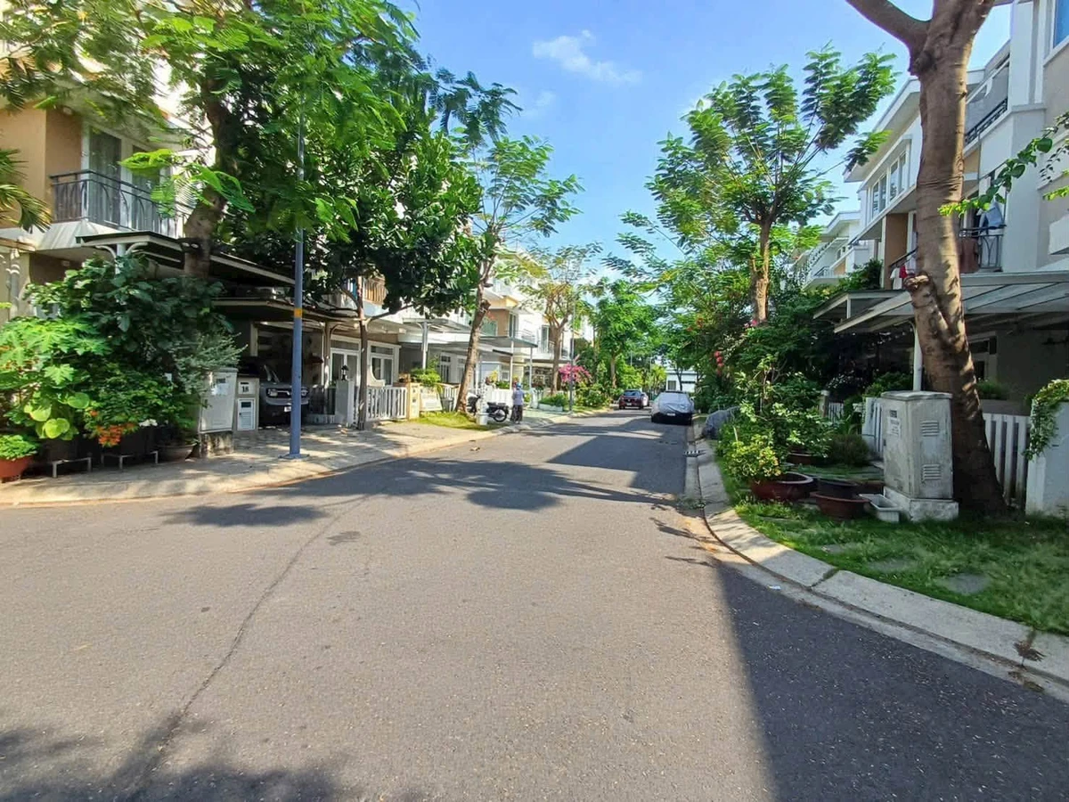Bán nhà khu dân cư Lovera Khang Điền, Bình Chánh, đất 97,5m2, giá 11 tỷ - Ảnh 1