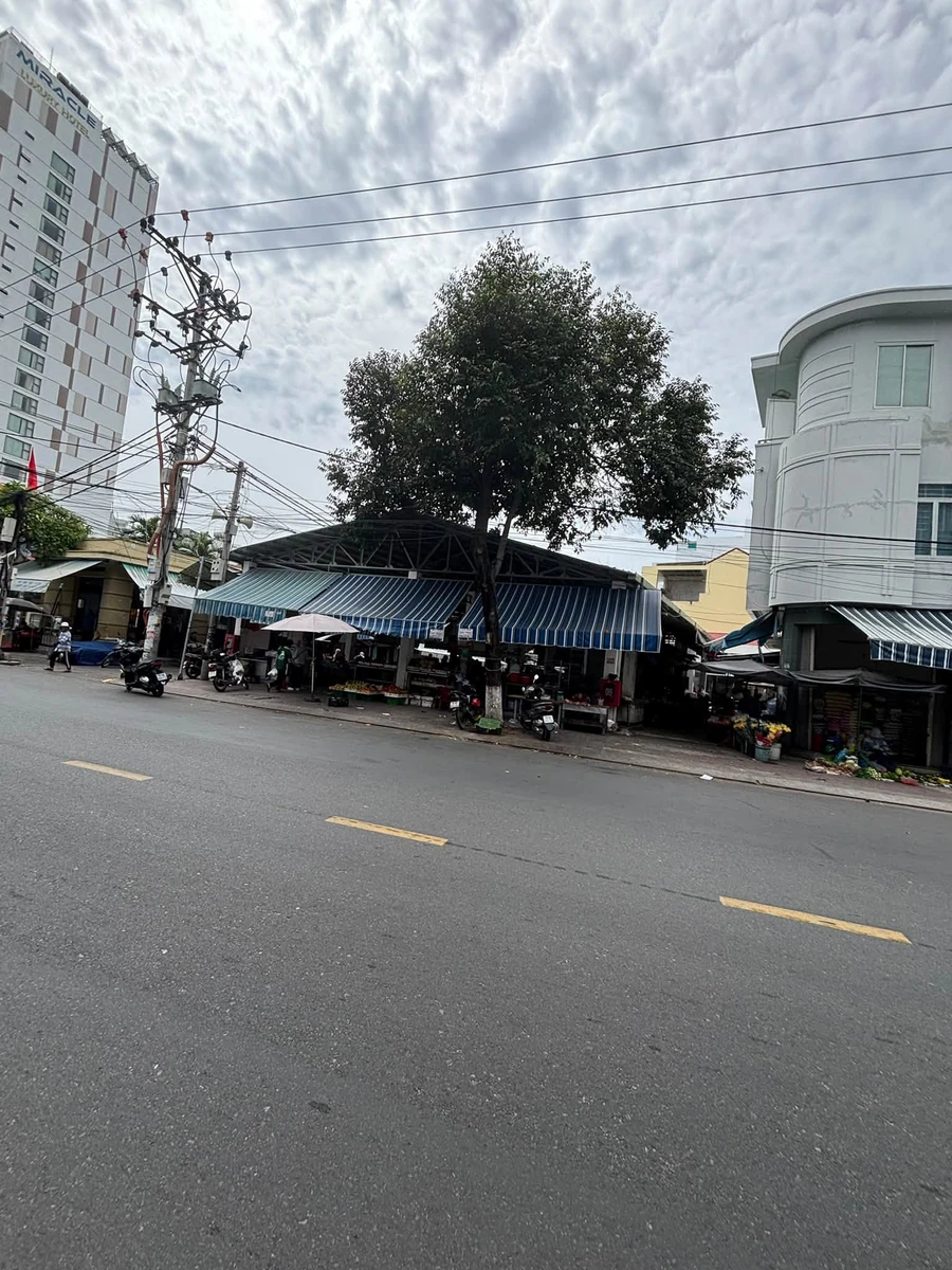 Bán nhà gần chợ Hoàng Diệu, 289.6m², dòng tiền 20tr/tháng - Ảnh 1