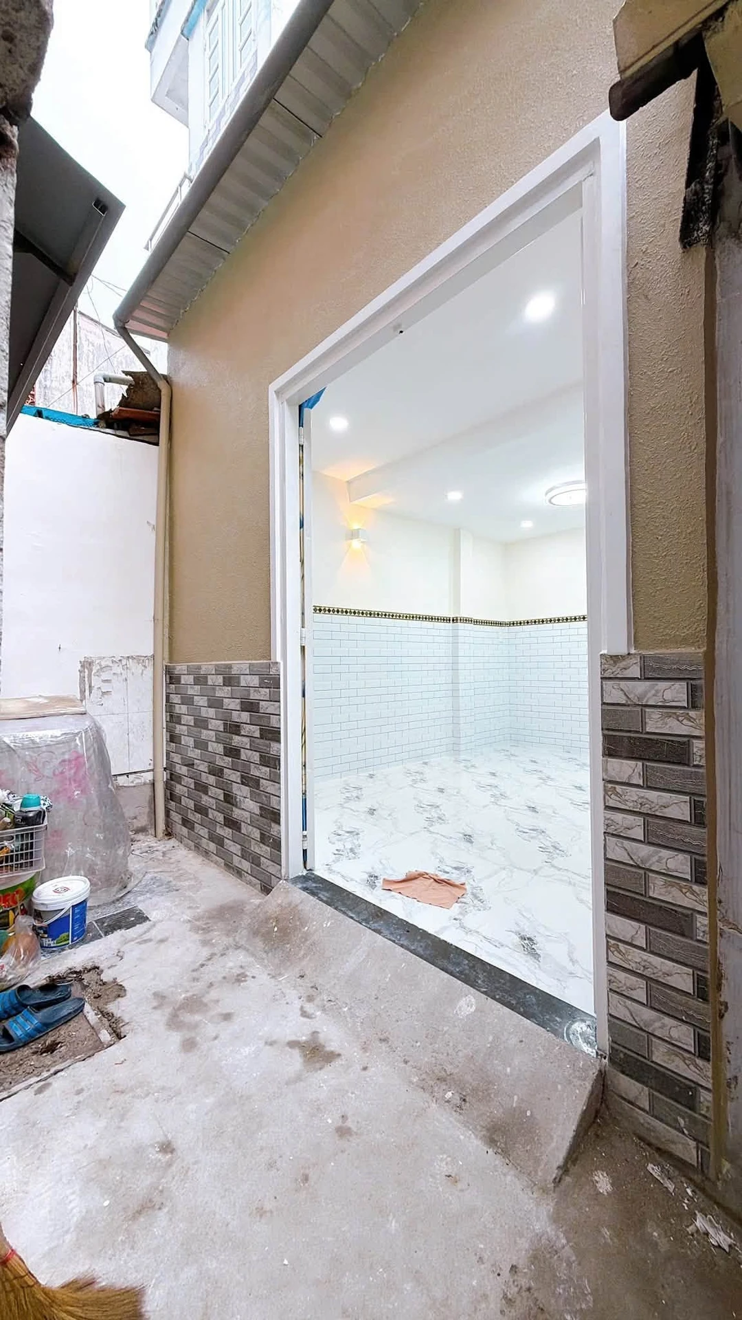 Bán nhà hẻm Bến Vân Đồn Quận 4, 30m², 2PN 2WC, giá 2,95 tỷ - Ảnh 1