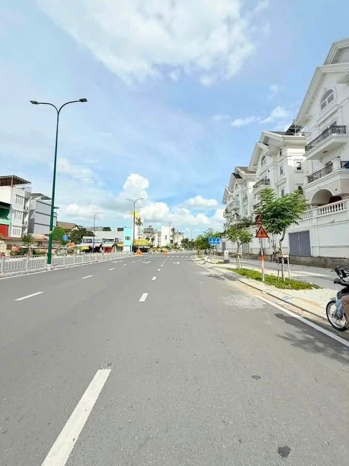 Bán biệt thự Dương Quảng Hàm, Gò Vấp, 107m2, 22 tỷ - Ảnh thu nhỏ 4