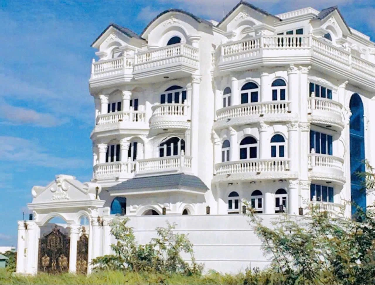 Bán nhà 319,7m² sát sông Thủ Đức, 135 tỷ - Ảnh 1