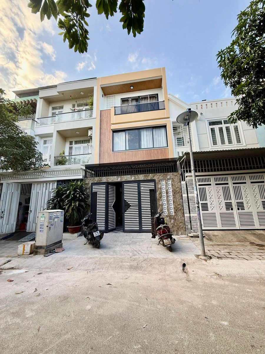 Bán nhà 3PN 97,5m² KDT Phước Long A 8 tỷ 500 triệu - Ảnh 1