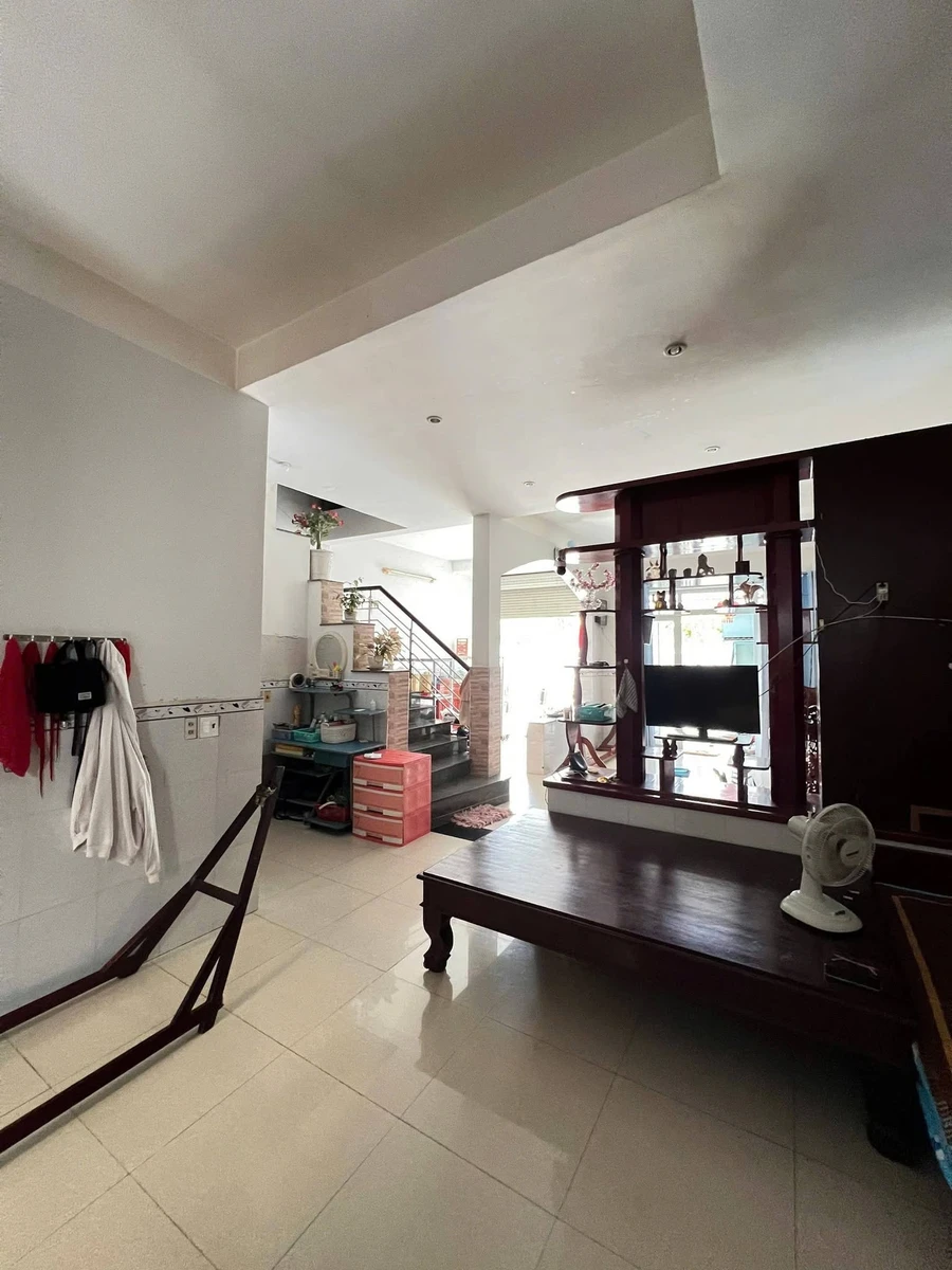 Bán nhà 3 phòng ngủ Lê Hoàn Rạch Giá 6 tỷ 2 - Ảnh thu nhỏ 2