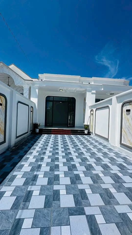 Bán nhà mặt tiền 2 PN, 80m² tại Long Hoa, Tây Ninh, 1 tỷ 270 triệu - Ảnh 1