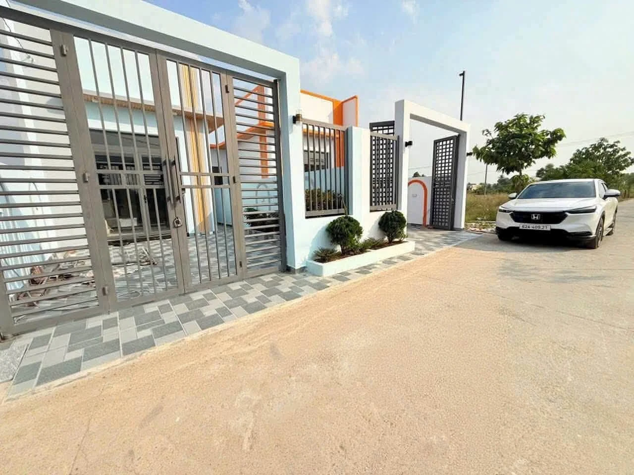 Bán nhà hoàn công 150m2, 3PN 4WC, xã Rạch Kiến, Cần Đước, Long An, giá 1,8 tỷ - Ảnh 1