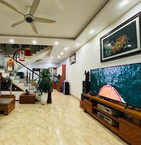 Bán nhà 3 tầng 109m2 ngõ 5 TT Cao Thắng, Hạ Long, ô tô đỗ cửa, giá 5,999 tỷ