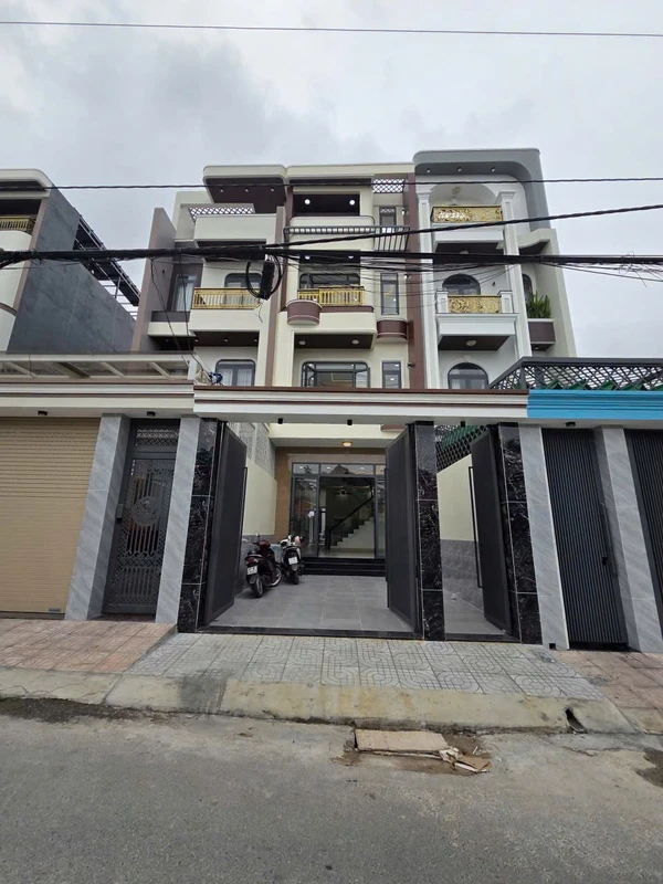 Bán nhà 118,9m2 4PN 4WC Dĩ An, gần BigC và Làng Đại Học