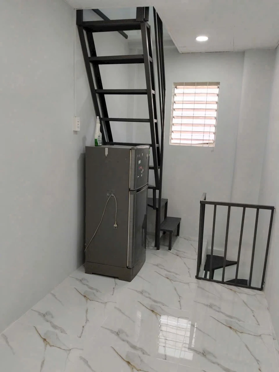 Bán nhà 3 tầng hẻm Lạc Long Quân, P5 Quận 11, 2PN 2WC, giá 1,75 tỷ - Ảnh thu nhỏ 3