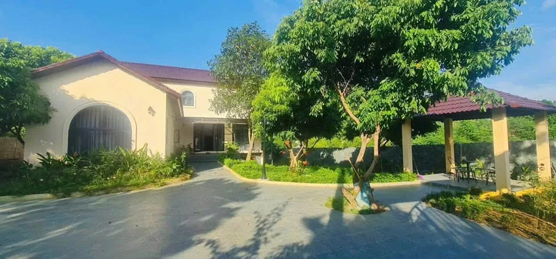 Bán biệt thự vườn 898m2, 3PN, full nội thất tại Lương Sơn, Hòa Bình