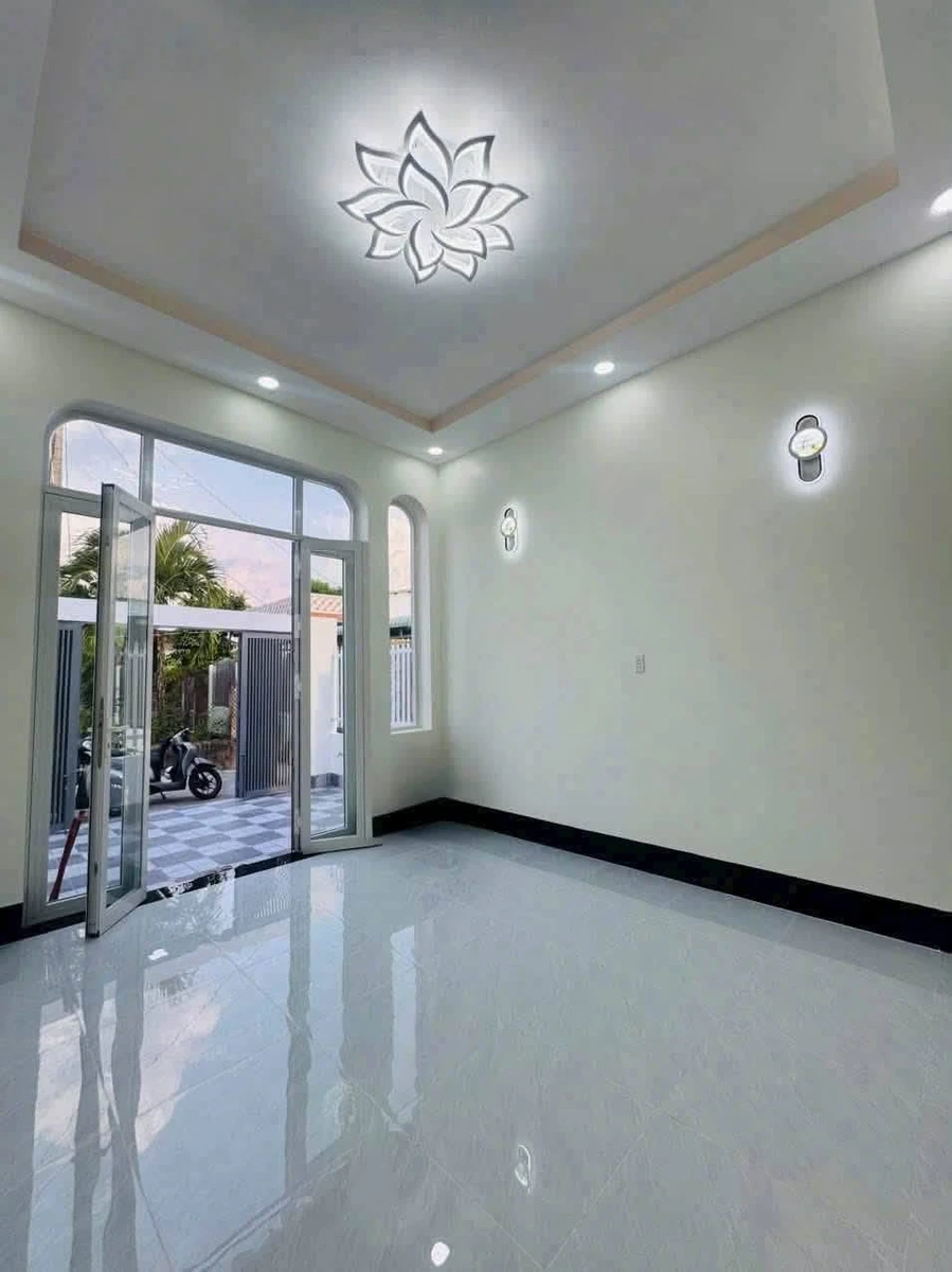 Bán nhà mới xây 5x30m, 3 phòng ngủ, hẻm 98 Nguyễn Quang Đại, Phường Long An, Tây Ninh - Ảnh thu nhỏ 2