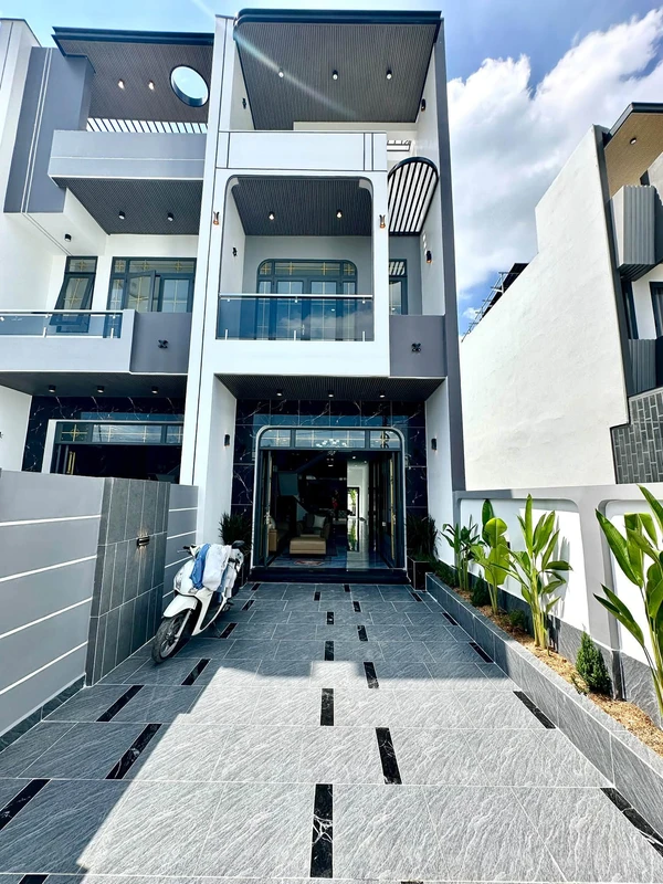 Nhà lầu sân vườn mặt tiền Long Thượng 146m² 3PN - 3 tỷ