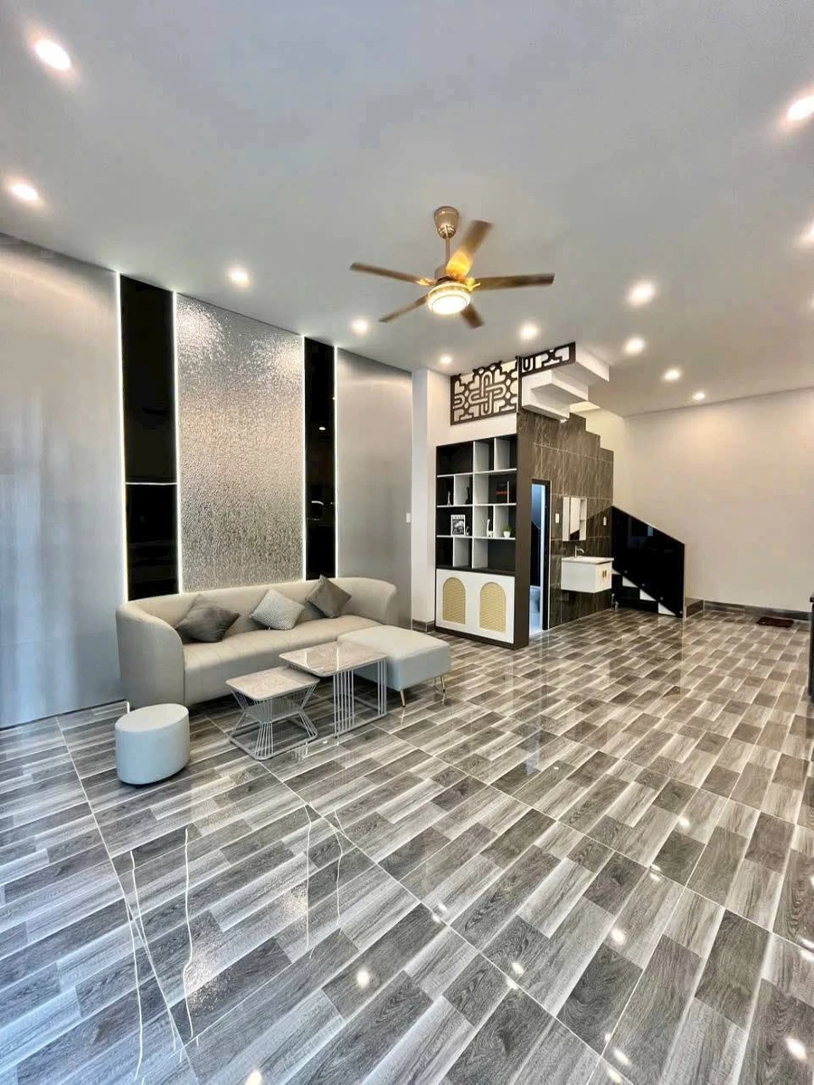 Bán nhà trệt lầu hẻm Lâm Quang Ky, Rạch Giá, An Giang, 4,7x9,2m, giá 1,75 tỷ - Ảnh thu nhỏ 2