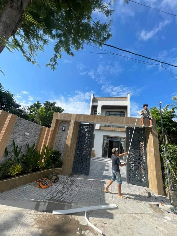 Bán nhà 1 trệt 1 lầu mặt tiền Điện Biên Phủ, Long Hải, 4PN, giá 5,475 tỷ