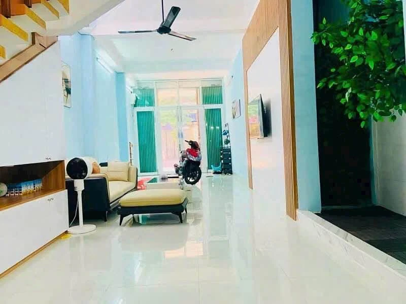 Bán nhà mặt tiền 100m2 4 phòng Hai Bà Trưng Quy Nhơn 7,5 tỷ - Ảnh thu nhỏ 2